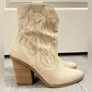 DV Dolce Vita Nemesis Western Booties Size 8 Ivory